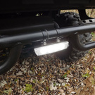 TYRI VL4 Thru Bolt Mount VL4-140 lampa robocza LED ze światłem punktowym, montowana za pomocą śrub.